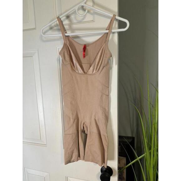 Spanx Nude Short Body Shaper Jumpsuit - Picture 1 of 6